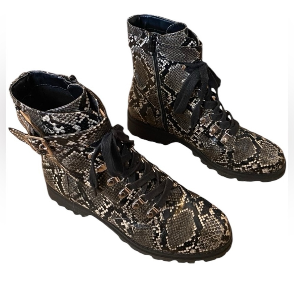 SOLD
🌟
ABOUND Combat style Boots sz 7.5 animal snake print black & white moto